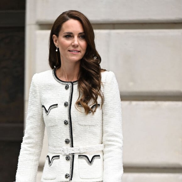 Catherine (Kate) Middleton, princesse de Galles, arrive à la réouverture de la National Portrait Gallery à Londres, Royaume-Uni, le 20 juin 2023, à la suite d'un programme de rénovation de trois ans. La galerie a subi une transformation majeure depuis la fermeture de ses portes en mars 2020, la plus importante depuis l'ouverture du bâtiment il y a 127 ans. 