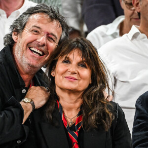 Jean-Luc Reichmann et sa femme Nathalie Lecoultre en tribunes lors de la finale de rugby Top 14 opposant le Stade Toulousain Rugby (Toulouse) au Stade Rochelais (La Rochelle) au Stade de France à Saint-Denis, Seine Saint-Denis, le 17 juin 2023. Toulouse a gagné 29-26. © Matthieu Mirville/Bestimage 