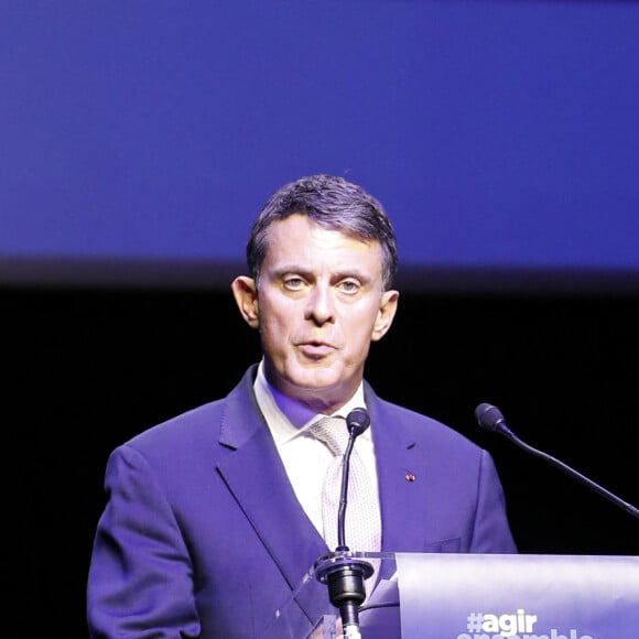 Manuel Valls lors de la Grande Conférence du collectif agirensemble à l'occasion de la présentation du livre de BHL "Solitude d'Israël" à la salle Pleyel à Paris le 19 mars 2024. © Marc Ausset-Lacroix / Bestimage