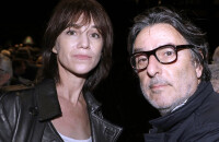 PHOTOS Charlotte Gainsbourg rejoint Yvan Attal, Arielle Dombasle tendre et tactile auprès de Bernard-Henri Lévy
