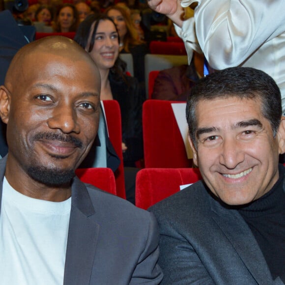 Dix associations ont reçu une dotation allant de 10 000 à 15 000€.
Harry Roselmack et Karim Zéribi - 3e cérémonie de remise des prix DAPAT au théâtre du Rond-Point à Paris, le 18 mars 2024. © Rachid Bellak / Bestimage