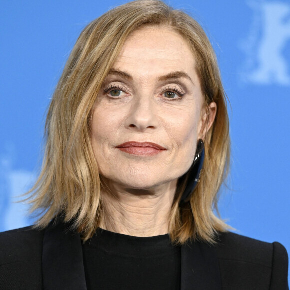 Et ce malgré les huées.
Isabelle Huppert - Photocall du film "A Traveler's Needs" lors du 74ème Festival International du Film de Berlin. Le 19 février 2024 