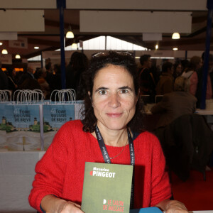 Mazarine Pingeot lors de la 41ème Foire du Livre de Brive dans La Halle Brassens, à Brive-la-Gaillarde, France, le 11 novembre 2023. © Jean-Marc-Lhomer/Bestimage