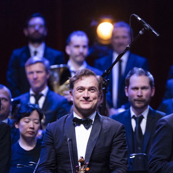 Exclusif - Renaud Capuçon - Concert de Renaud Capuçon à l'Olympia à Paris, France, le 10 mars 2024. Après le succès de son album Cinema paru en 2018, Renaud Capuçon poursuit son exploration des musiques du 7e Art et partage une sélection de morceaux écrits par les plus éminents compositeurs français de musique de films : Georges Delerue (Le Dernier Métro, Rich and Famous...), Francis Lai (Love Story), Michel Legrand (L'Affaire Thomas Crown), Gabriel Yared (Le Patient anglais), Maurice Jarre (Lawrence d'Arabie) ou encore Alexandre Desplats (The Shape of Water). © Moreau-Tribeca/Bestimage 