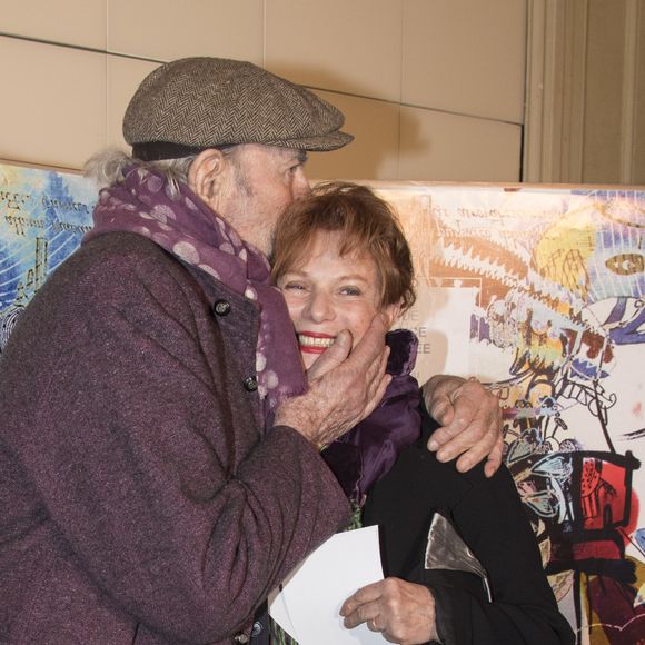 À l'occasion de la sortie de son livre en hommage à son mari, ""Chantons sous les larmes - Lettres à Jean-Pierre Marielle", Agathe Marielle s'est confiée à "Télé Star" sur sa douleur.
Jean-Pierre Marielle et sa femme Agathe Natanson lors du gala d'Enfance Majuscule donné au profit de l'enfance maltraitée à la salle Gaveau à Paris, France, le 20 mars 2017. © Pierre Perusseau/Bestimage