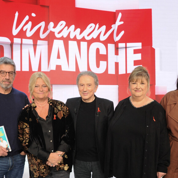 Exclusif - Emmanuel Chaunu, Michel Cymes, Marina Carrere d'Encausse, Michel Drucker, Karine Giebel, Aicha N'Doye et Abigael Debit (Les soignantes)- Enregistrement de l'émission Vivement dimanche au studio Gabriel, presentée par Michel Drucker . Diffusion sur France 3 le 24/02/24 . © Guillaume Gaffiot / Bestimage 