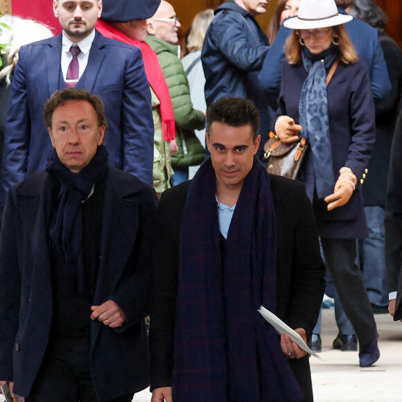 Stéphane Bern et son compagnon Yori Bailleres - Sorties des obsèques de l'ancien ministre de la Culture Frédéric Mitterrand en l'Église Saint-Thomas d'Aquin à Paris. Le 26 mars 2024 © Moreau-Jacovides / Bestimage 