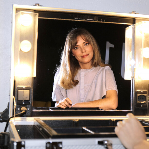 Exclusif - Portrait de Emma Daumas à Paris le 13 novembre 2020. © Cédric Perrin / Bestimage 