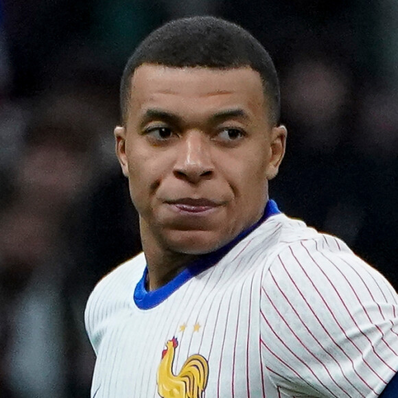 Kylian Mbappé attaqué par un journaliste
 
Kylian Mbappé - Match amical de football entre la France et le Chili (3-2) au stade Orange Vélodrome à Marseille.