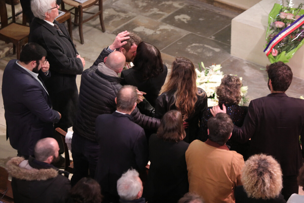 Photo : La veuve, Carol Augier et ses enfants Hadrien et Manon ...