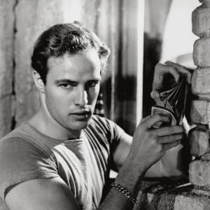 Marlon Brando, dans Un tramway nommé désir, son deuxième film, tiré de la pièce de théâtre qui a révélé le comédien à Broadway à la fin des années 40. Photo The Hollywood Archive / Hollywood Archive / Avalon /ABACAPRESS.COM