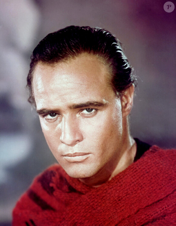 Dix ans ont passé depuis le début de sa carrière, mais la beauté est intacte.Marlon Brando, sur le tournage du western La vengeance aux deux visages en 1961. Photo The Hollywood Archive / Hollywood Archive / Avalon /ABACAPRESS.COM