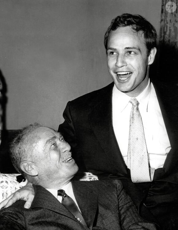 Une photo rare, Marlon Brando et son père en 1955. Photo The Hollywood Archive / Hollywood Archive / Avalon /ABACAPRESS.COM