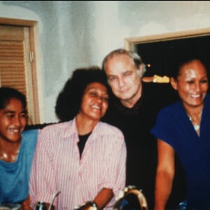 Marlon Brando avec sa troisième femme, Tarita et leur famille. Photo Bestimage.