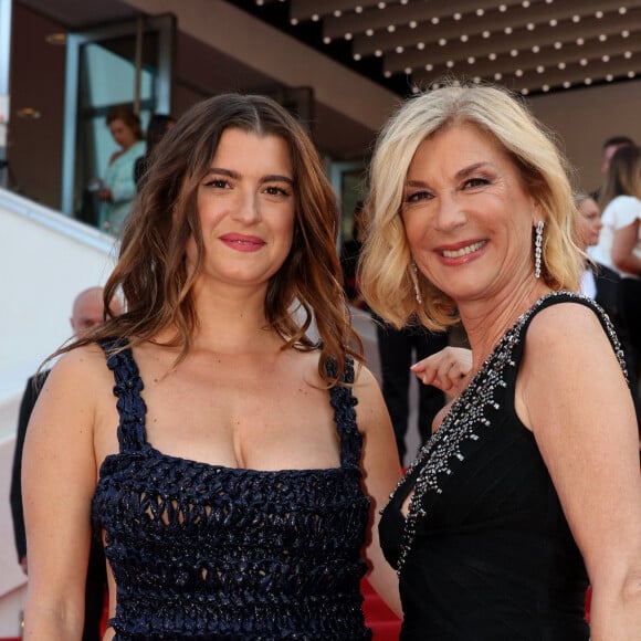 Oriane Deschamps et sa mère Michèle Laroque - Montée des marches du film " Asteroid City " lors du 76ème Festival International du Film de Cannes, au Palais des Festivals à Cannes. Le 23 mai 2023 © Jacovides-Moreau / Bestimage 