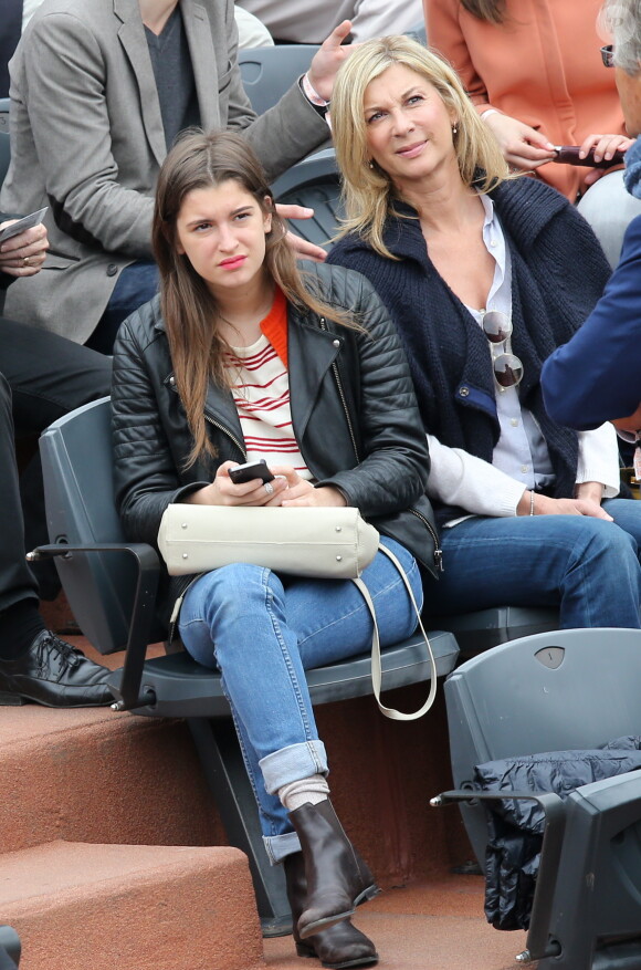 Michèle Laroque et sa fille Oriane - People aux Internationaux de France de tennis de Roland Garros à Paris, le 29 mai 2014. 