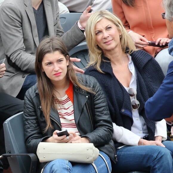 Michèle Laroque et sa fille Oriane - People aux Internationaux de France de tennis de Roland Garros à Paris, le 29 mai 2014. 