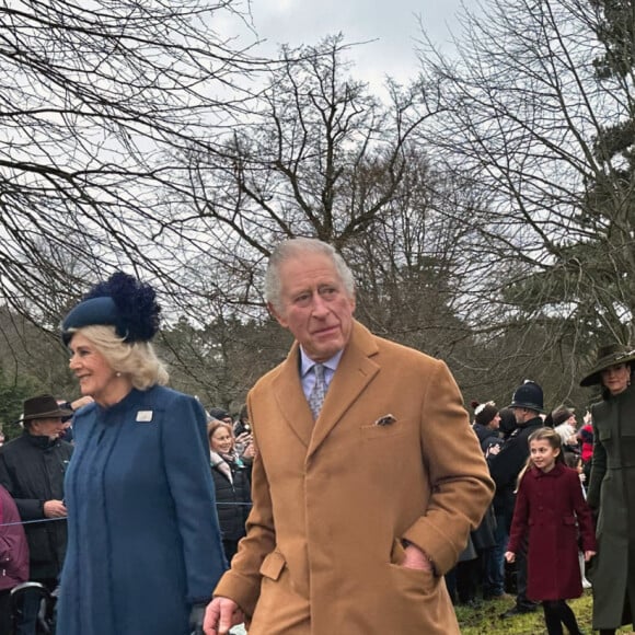 Camilla Parker Bowles, reine consort d'Angleterre, Le roi Charles III d'Angleterre, Le prince William, prince de Galles, et Catherine (Kate) Middleton, princesse de Galles, Le prince George de Galles, La princesse Charlotte de Galles - La famille royale d'Angleterre au premier service de Noël à Sandringham depuis le décès de la reine Elizabeth II le 25 décembre 2022. 