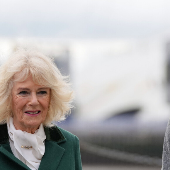 Le prince Charles, prince de Galles, Camilla Parker Bowles, duchesse de Cornouailles, et Catherine (Kate) Middleton, duchesse de Cambridge, arrivent pour une visite à la fondation Trinity Buoy Wharf, un site de formation pour les arts et la culture à Londres, Royaume Uni, le jeudi 3 février 2022. 