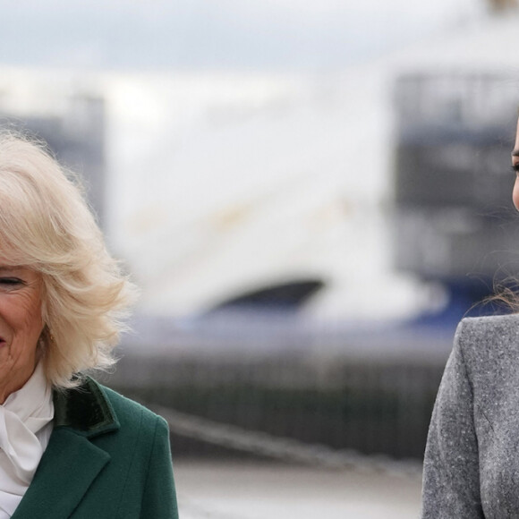 De quoi redonner sûrement un peu le sourire à Kate Middleton
Le prince Charles, prince de Galles, Camilla Parker Bowles, duchesse de Cornouailles, et Catherine (Kate) Middleton, duchesse de Cambridge, arrivent pour une visite à la fondation Trinity Buoy Wharf, un site de formation pour les arts et la culture à Londres, Royaume Uni, le jeudi 3 février 2022. 