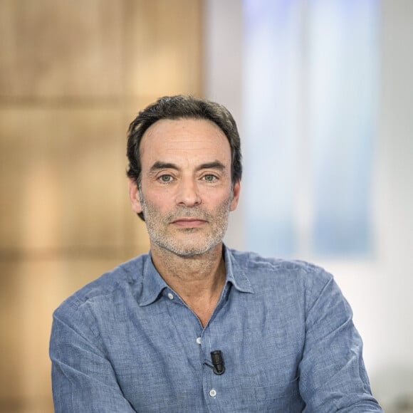 Exclusif - Anthony Delon - Anthony Delon fait la promotion de son livre "Bastingage" sur le plateau de l'émission "C à Vous" à Paris le 27 mars 2024. © Cyril Moreau/Bestimage 