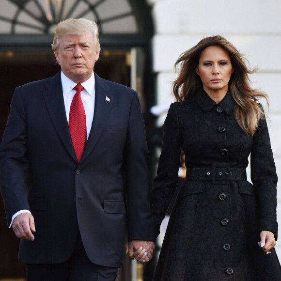 Après des semaines d'absence, Melania Trump a fait son retour aux côtés de Donald Trump pour le soutenir le jour des primaires.
Melania et Donald Trump au 16ème anniversaire des attaques du 11 septembrePhoto by Olivier Douliery/ Abaca