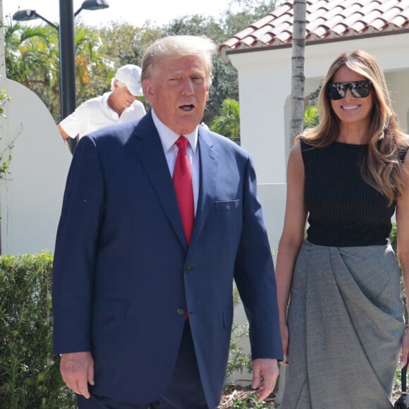 Ce jour-là, Melania affiche un grand sourire mais répond en substance aux journalistes qui lui demandent si elle va prendre part à la campagne de son mari : "Vous verrez bien".Donald et Melania Trump après avoir voté aux primaires le 19 mars 2024 à Palm Beach. Photo par USA TODAY Network/SPUS/ABACAPRESS.COM