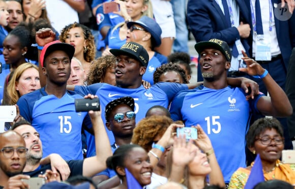 Le frère de Paul Pogba, mis en examen, s'est confié face à la juge d'instruction
 
Florentin Pogba et Mathias Pogba (Frère de Paul Pogba) lors du match de la finale de l'Euro 2016 Portugal-France au Stade de France à Saint-Denis, France, le 10 juillet 2016. © Cyril Moreau/Bestimage