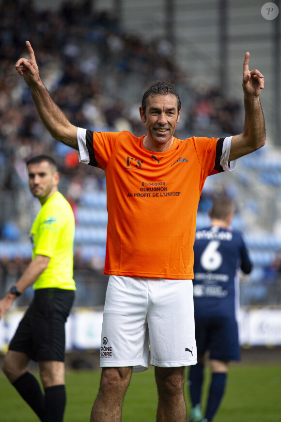 Robert Pires lors du match caritative au bénéfice de l'Unicef opposant la Team Saône-et-Loire à la Team Unicef au stade Jean-Laville de Gueugnon, France, le 1er avril 2024. Le Match a permis de récolter la somme de 10 000 euros pour les différentes actions de l’UNICEF. Devant plus de 6700 spectateurs, la Team Unicef s’est imposé 12-2. © Pierre Perusseau/Bestimage 