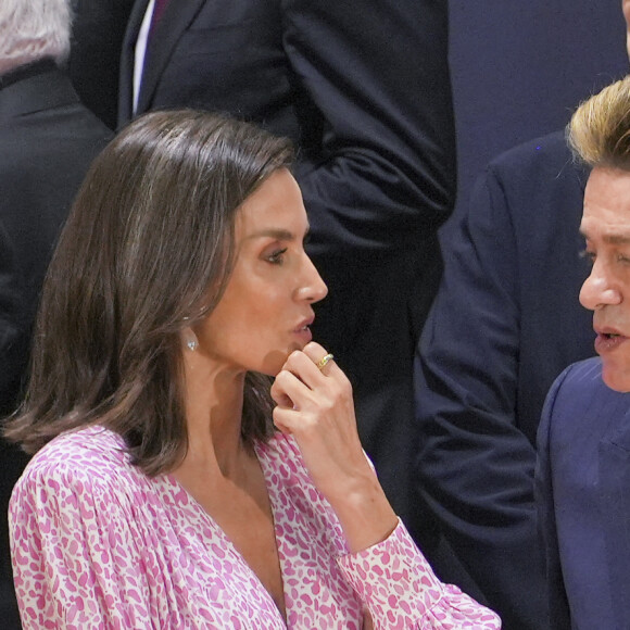 Et pour l'occasion, Letizia d'Espagne avait choisi une robe très fleurie. 
Letizia d'Espagne - Remise des prix des Beaux-Arts au Palais des Congrès de Cadix, Andalousie. 3 avril 2024. @ Francisco J. Olmo / Europa Press