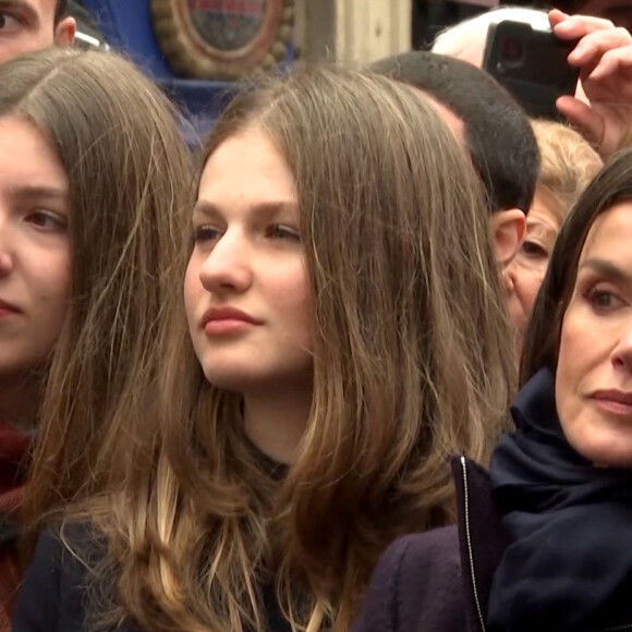 Le roi Felipe VI, la reine Letizia, la princesse des Asturies et l'infante Sofia d'Espagne assistent à une procession de la Semaine Sainte à Madrid, Espagne, le 30 mars 2024. Cette semaine de Pâques coïncide avec le retour au pays de l'infante Sofia scolarisée au Pays de Galles. © EuropaPress/Bestimage 