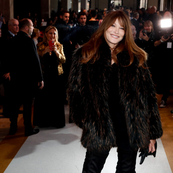 Carla Bruni - Sarkozy - People au défilé haute couture Zuhair Murad au palais de Tokyo à Paris, France, le 24 janvier 2024. © Christophe Clovis / Bestimage 