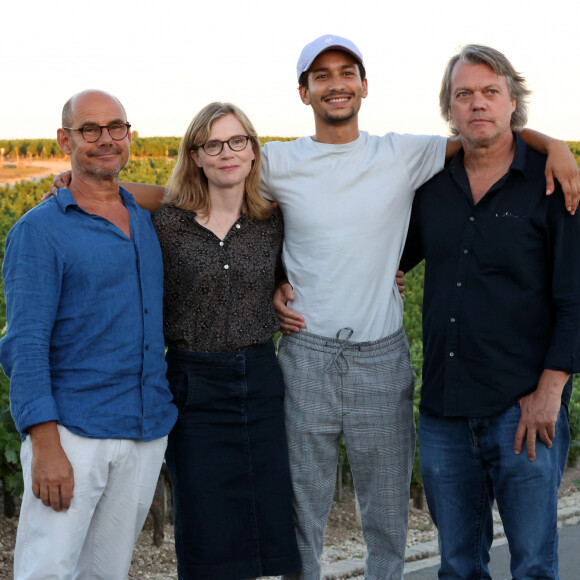 Bernard Campan, Isabelle Carré, Mounir Amamra et Eric Viellard au Château Lafite Rothschild à Pauillac pour la présentation du film "La Dégustation" du réalisateur I.Calbérac - "Les Vendanges du 7ème Art", Festival International du Film en Médoc, à Pauillac, France, le 12 juillet 2022. © Jean-Marc Lhomer/Bestimage