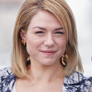 Six mois après avoir annoncé sa maladie. 
Emilie Dequenne au photocall du jury "Un Certain Regard" lors du 76ème Festival International du Film de Cannes, le 17 mai 2023. © Dominique Jacovides/Cyril Moreau/Bestimage 