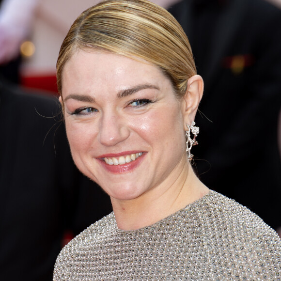 Emilie Dequenne (habillée en Dior) - Montée des marches du film " Jeanne du Barry " pour la cérémonie d'ouverture du 76ème Festival International du Film de Cannes, au Palais des Festivals à Cannes. Le 16 mai 2023 © Jacovides-Moreau / Bestimage 