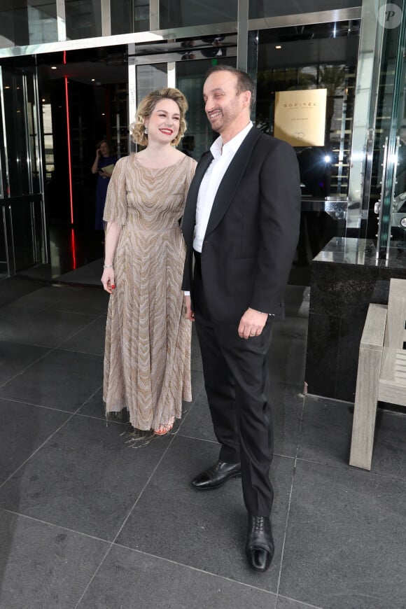 Exclusif - Emilie Dequenne (En Dior) se prépare pour la 95ème édition de la cérémonie des Oscars à Los Angeles dans sa chambre d'hôtel (Le Sofitel Beverly Hills) avec son mari Michel Ferracci (en Fursac) le 12 mars 2023. Elle vient soutenir le film "Close" du réalisateur belge Lukas Dhont dans lequel elle joue le rôle de Sophie.