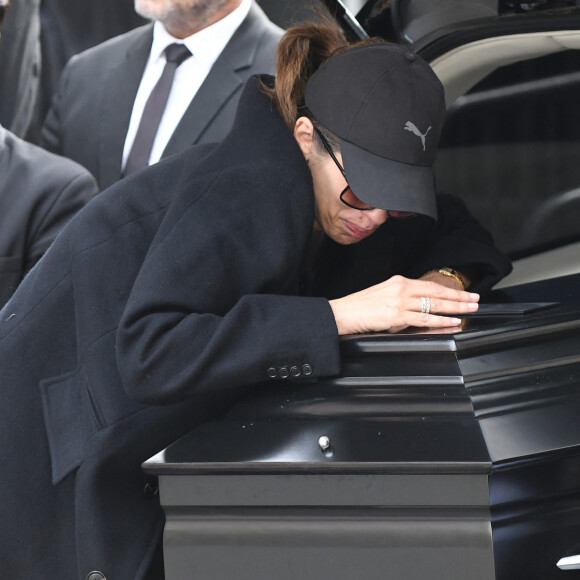 Maïwenn - Arrivées aux obsèques de Jean-Yves Le Fur en l'église Saint-Roch à Paris, le 6 avril 2024. 