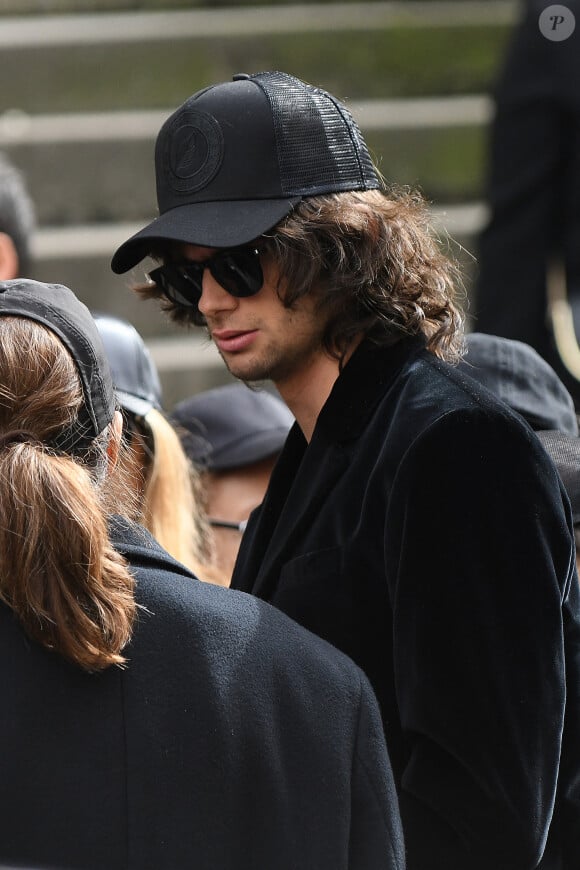 Heureusement, il était très entouré. 
Diego Le Fur - Arrivées aux obsèques de Jean-Yves Le Fur en l'église Saint-Roch à Paris, le 6 avril 2024. 