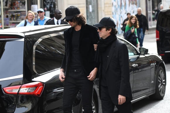 Diego Le Fur et Jérome Dernis - Arrivées aux obsèques de Jean-Yves Le Fur en l'église Saint-Roch à Paris, le 6 avril 2024. 