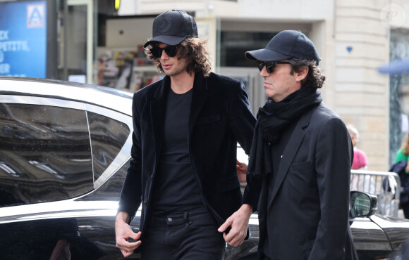 Diego Le Fur, fils du défunt et Jérome Dernis - Arrivées aux obsèques de Jean-Yves Le Fur en l'église Saint-Roch à Paris, le 6 avril 2024. © Jacovides / Moreau / Bestimage 