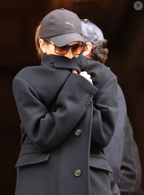 En larmes, elle s'est souvent cachée derrière son manteau. 
Maïwenn - Arrivées aux obsèques de Jean-Yves Le Fur en l'église Saint-Roch à Paris, le 6 avril 2024. © Jacovides / Moreau / Bestimage 