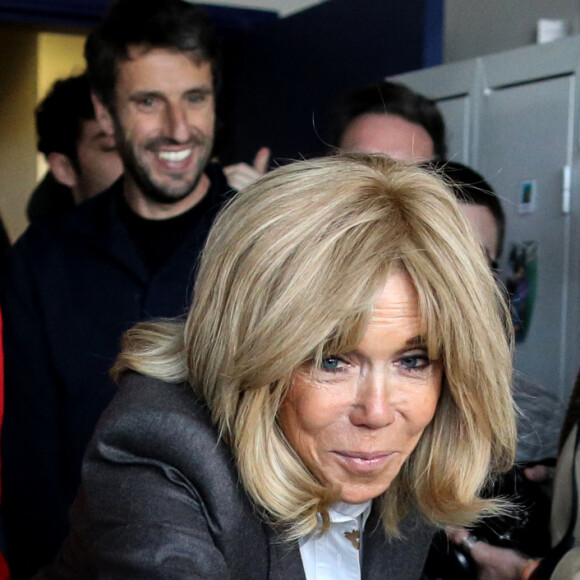 Brigitte Macron lors de la visite de l'Institut médico-éducatif Léonce Malécot, de l'association "Les Papillons Blancs de la Colline", à Saint-Cloud dans les Hauts-de-Seine dans le cadre de la Semaine Olympique et Paralympique 2024, le 3 avril 2024. © Stéphane Lemouton / Bestimage 