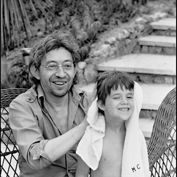 Archives - Serge Gainsbourg et sa fille Charlotte à Saint-Tropez.