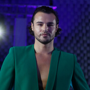 Et le danseur Anthony Colette en fait partie.
Anthony Colette - Défilé de mode féminine prêt à porter Printemps/Été 2024 Pierre Cardin à l'Espace Niemeyer lors de la fashion week à Paris le 25 septembre 2023. © Christophe Clovis / Bestimage