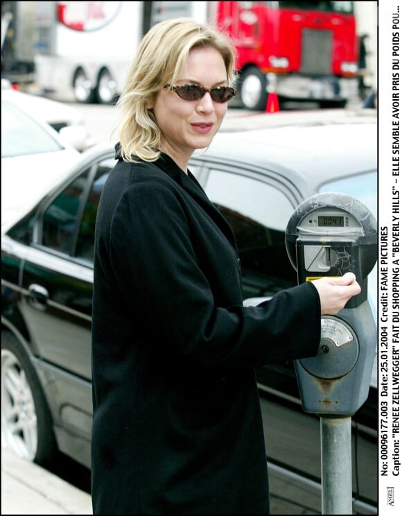Renée Zellweger fait du shopping à Beverly Hills.