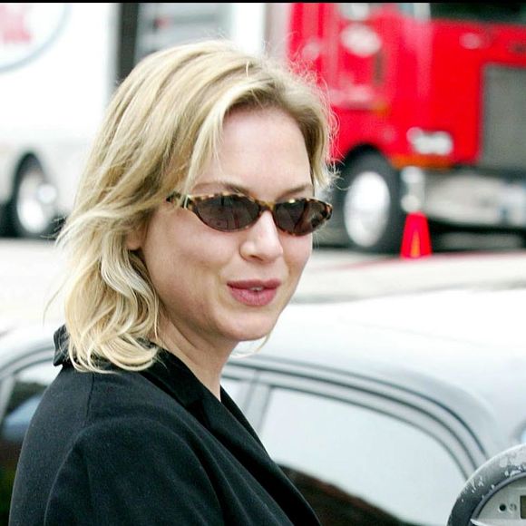 Renée Zellweger fait du shopping à Beverly Hills.