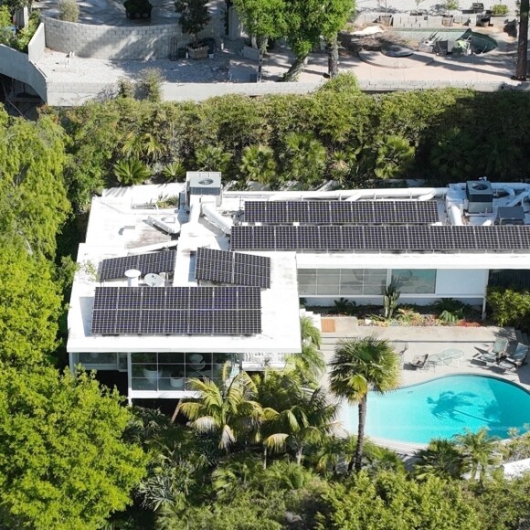 Exclusif - Photos aériennes - L'acteur Brad Pitt achète à Aileen Getty une maison moderne du milieu du siècle à Los Feliz le 7 avril 2023. 