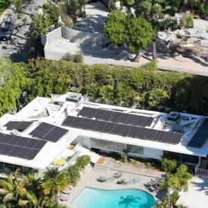 Exclusif - Photos aériennes - L'acteur Brad Pitt achète à Aileen Getty une maison moderne du milieu du siècle à Los Feliz le 7 avril 2023. 