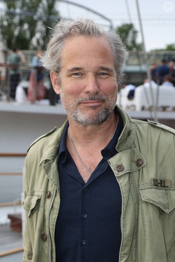 "Je suis orphelin", dit aujourd'hui Fabrice Deville.
Fabrice Deville assiste au Trophée de la pétanque gastronomique 2023 à Paris Yacht Marina le 29 juin 2022 à Paris, France. Photo par Nasser Berzane/ABACAPRESS.COM