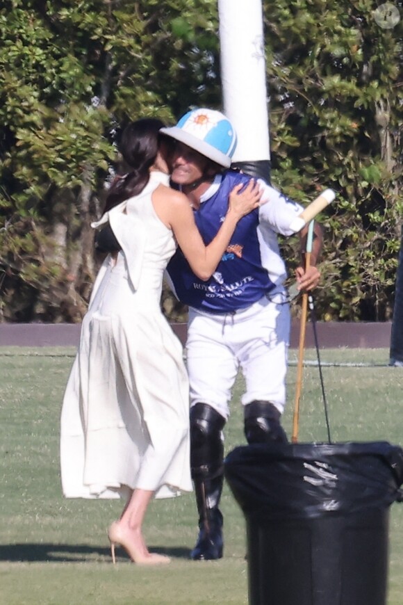 Lors de ce tournoi baptisé Royal Salute Polo Challenge organisé au profit de l'association caritative de Harry, Sentebale, le prince a retrouvé avec son ami de longue date Nacho Figueras, qu'il décrit souvent comme le "David Beckham du polo"
Meghan Markle au Royal Salute Polo Challenge à Miami